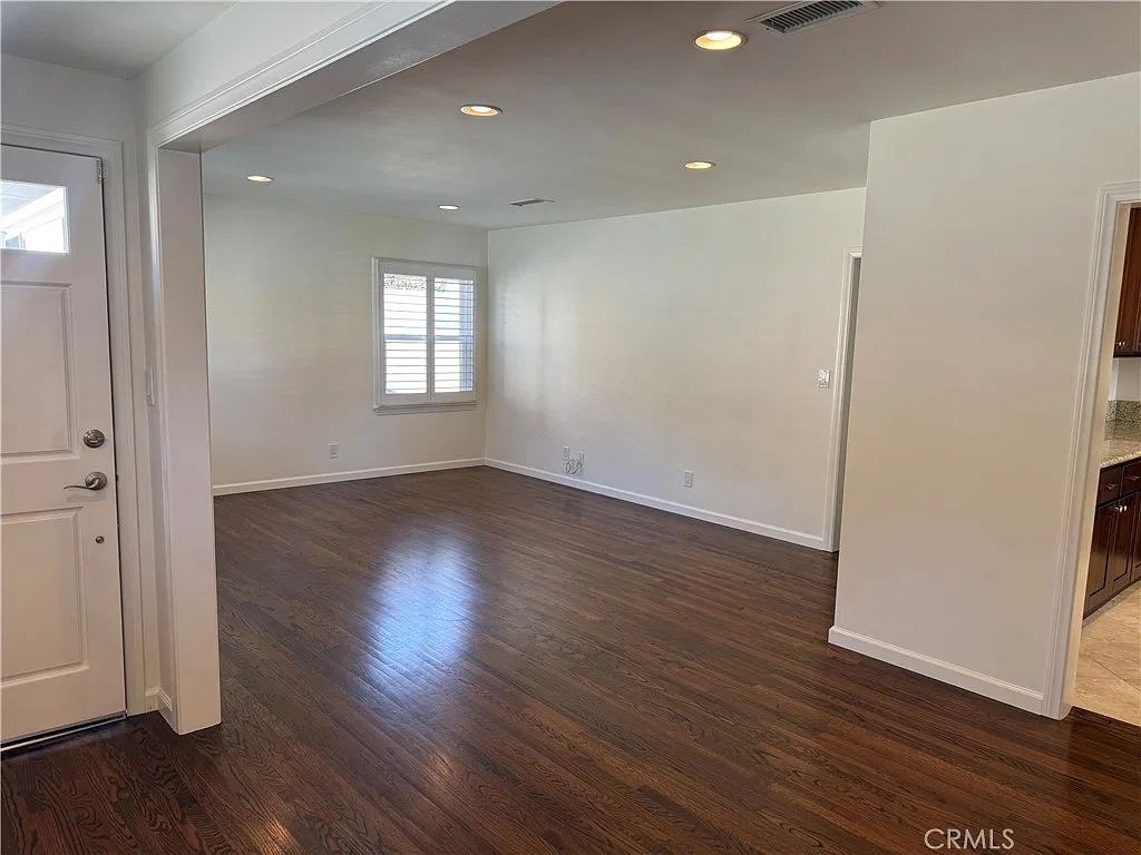 3 bed, 1876 sqft, $5,100 — Photo 2