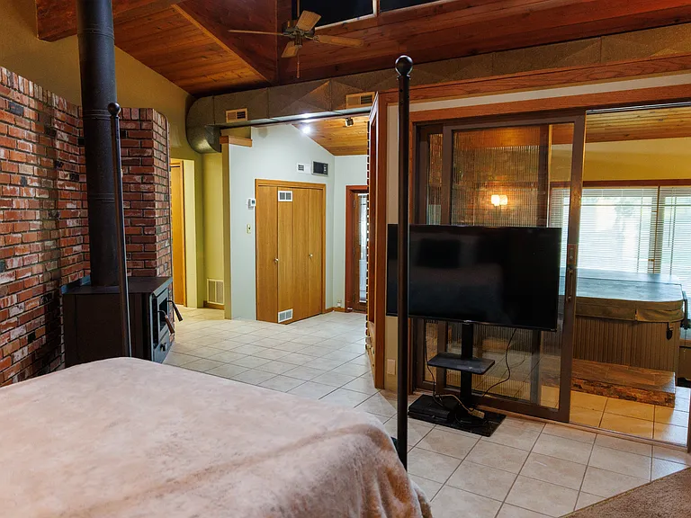 2750 Greenbriar Dr — Photo 13