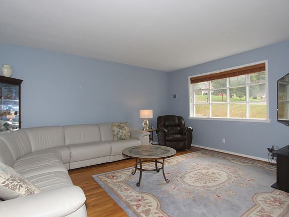3rd image of 410 Fairview Ave