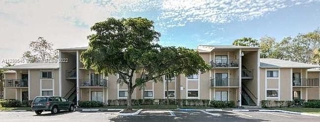 1st image of 251 Palm Cir W APT 107