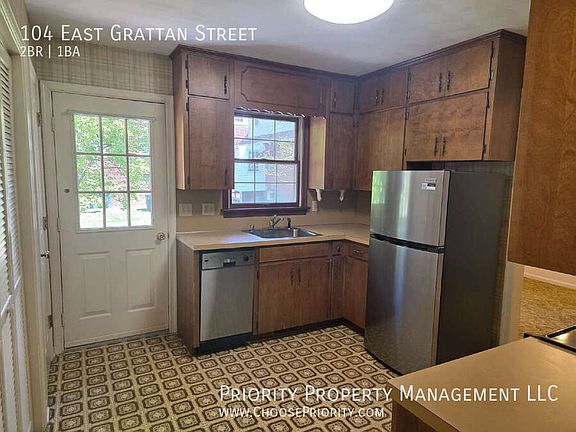 5th image of 104 E Grattan St