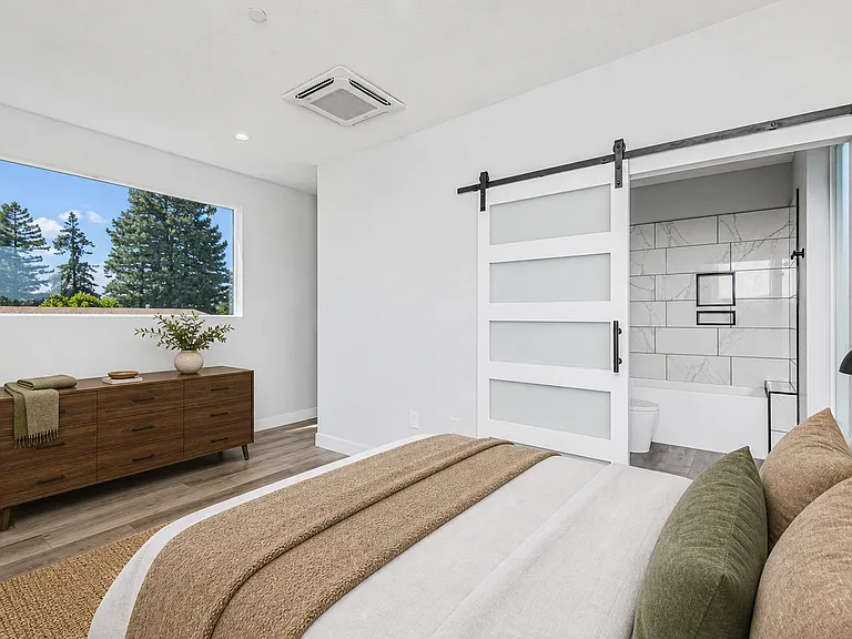 Spacious master ensuite