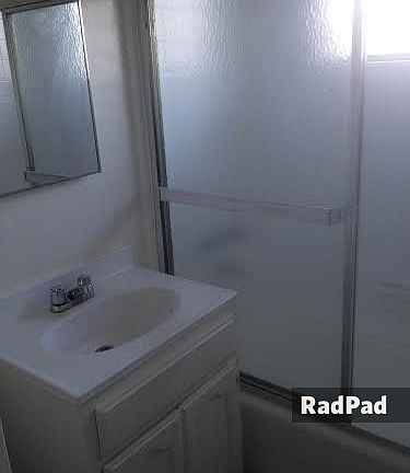 5th image of 1249 N Mansfield Ave APT 3