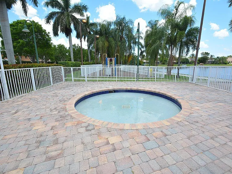 1263 SW 48th Ter — Photo 37