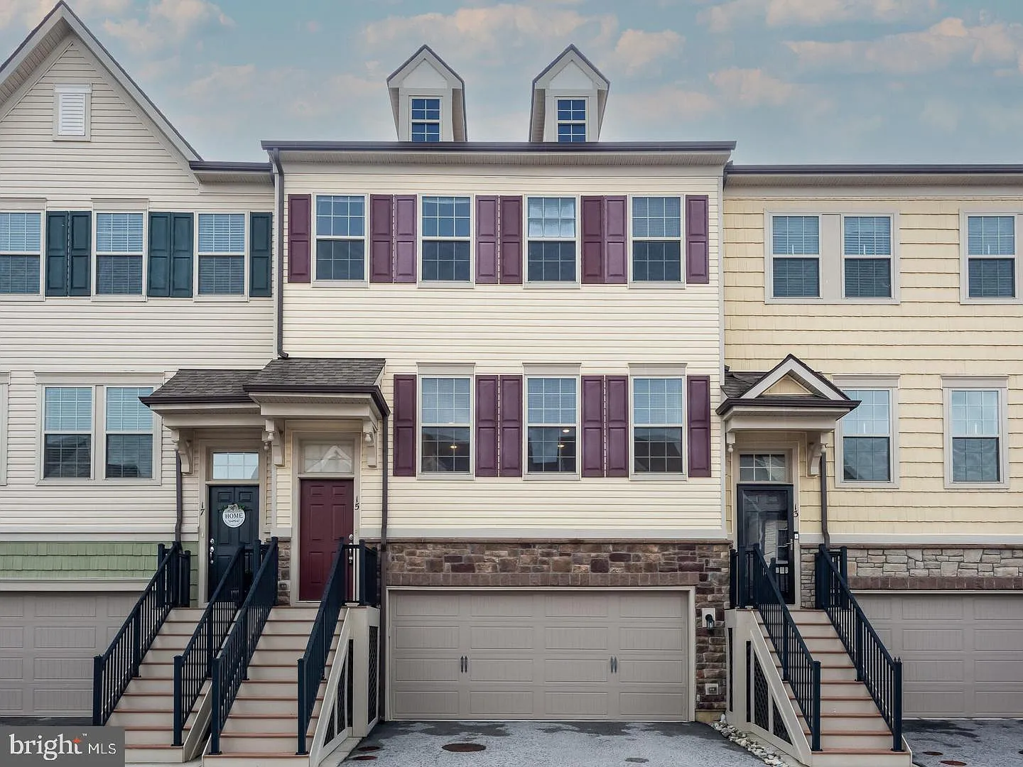 3 bed, 2.5 bath, 2270 sqft, $3,300 — Photo 1