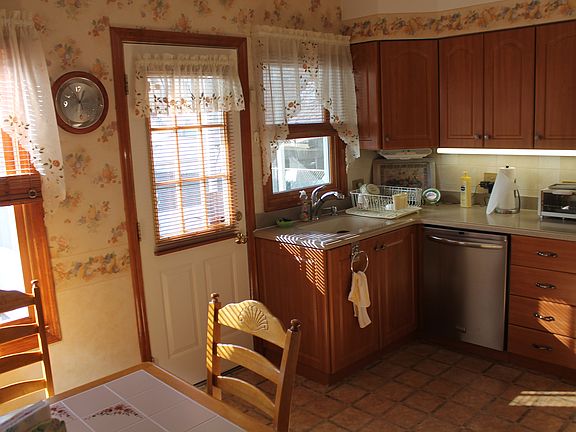 3rd image of 1460 E 64th St