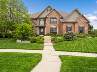 40W224 Ralph Waldo Emerson Ln, St Charles, IL 60175