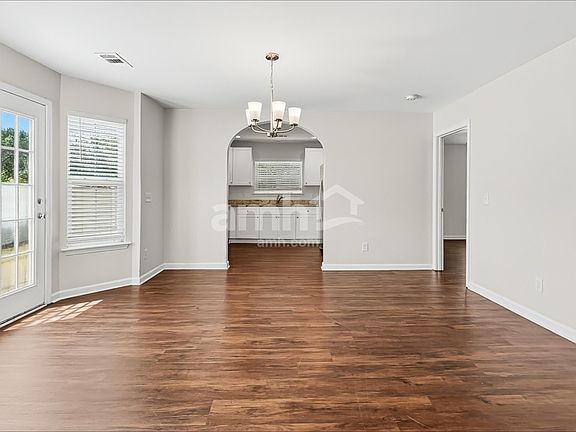 5th image of 120 Rocking Horse Ln