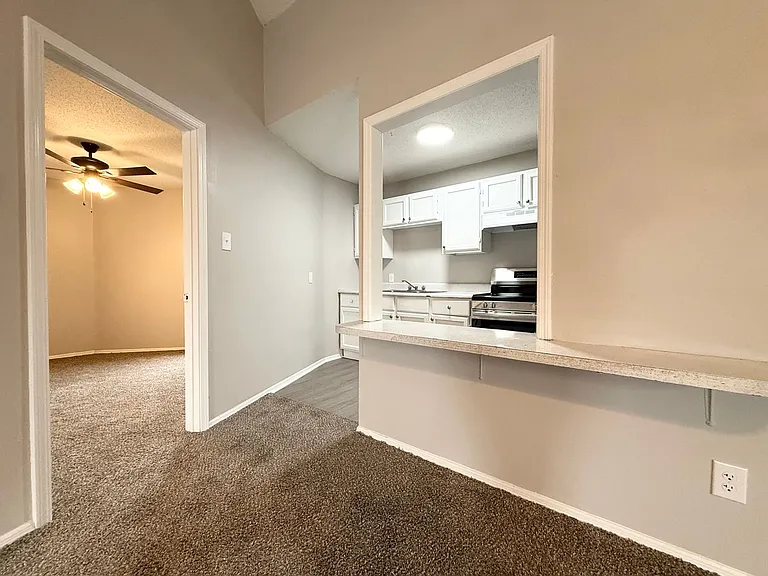 205 W Woodruff — Photo 5