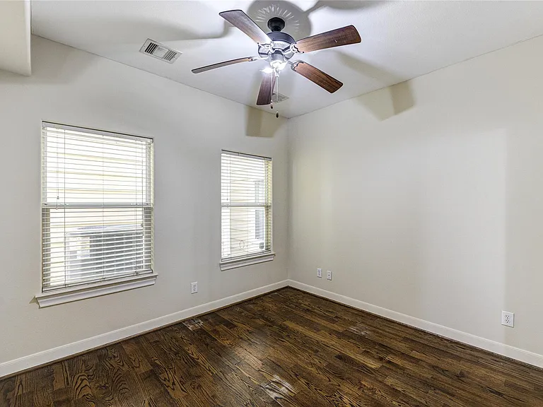 5813 Washington Ave #B — Photo 7
