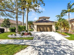 1725 Winterberry Ln, Weston, FL 33327