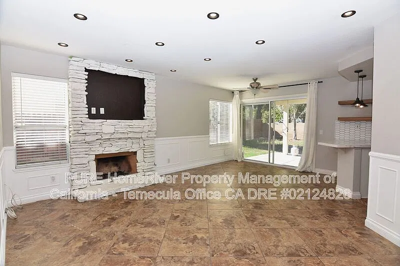 4 bed, 2.5 bath, 2002 sqft, $3,150 — Photo 4