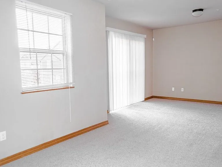 2866 W Hillshire Dr — Photo 4