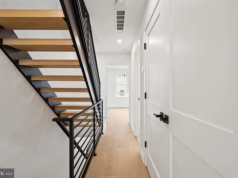 2209 Montrose St — Photo 28