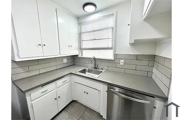 Building Photo - 431 S Berendo St #103