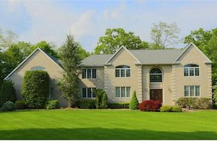 11 Cutler Ct, Suffern, NY 10901
