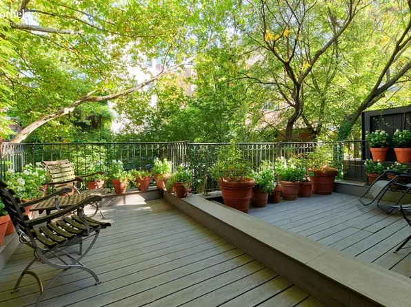 453 West 24th Street image 5 of 24