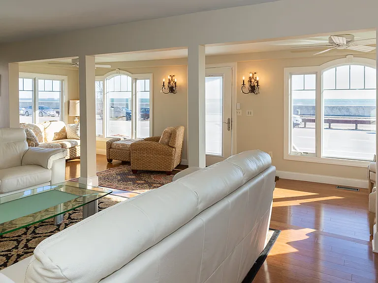 747 Ocean Blvd — Photo 3