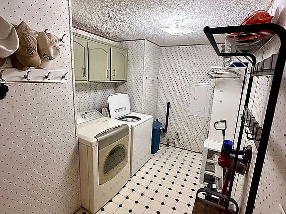 2nd image of 302 2nd St S