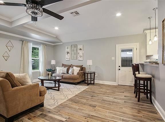 4th image of 908 Jourdan Ave