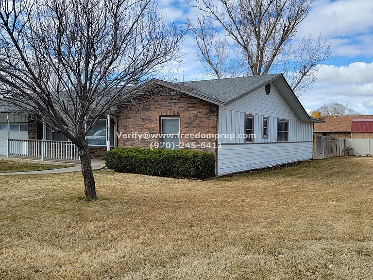 595 Starlight Dr — Photo 2