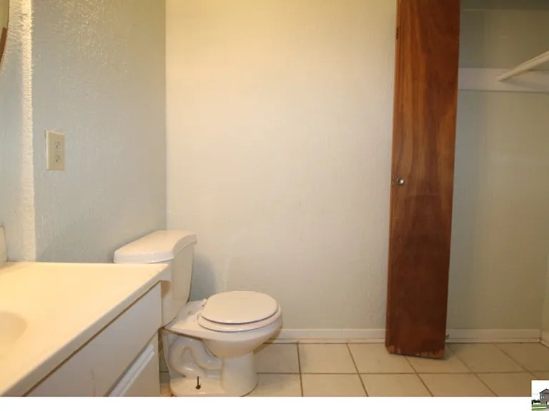 409 Oak St — Photo 26