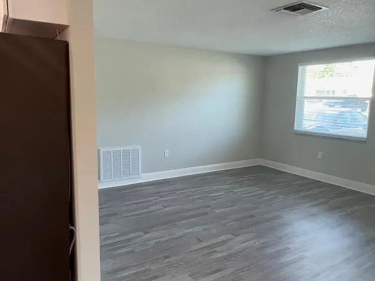 Newell Dr — Photo 1