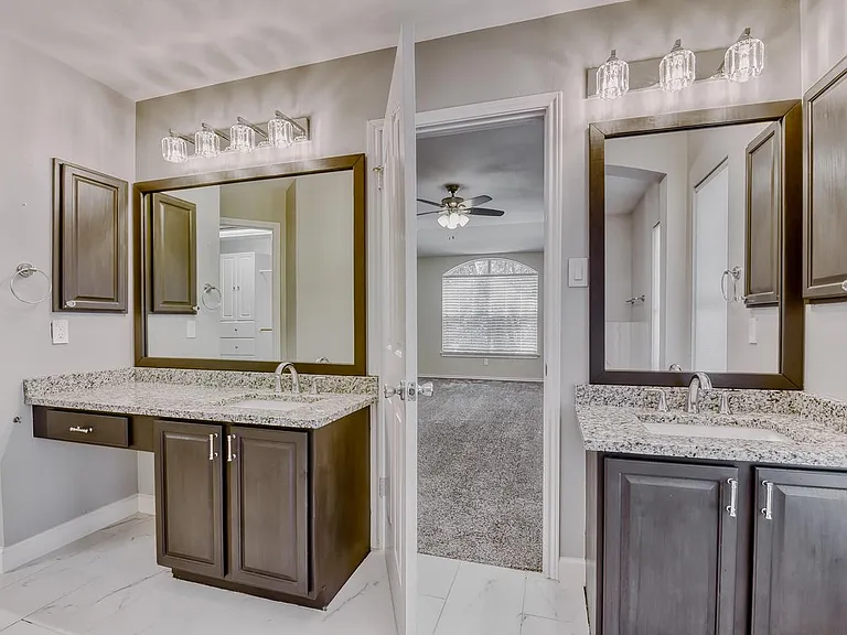 22503 Madison Park — Photo 23