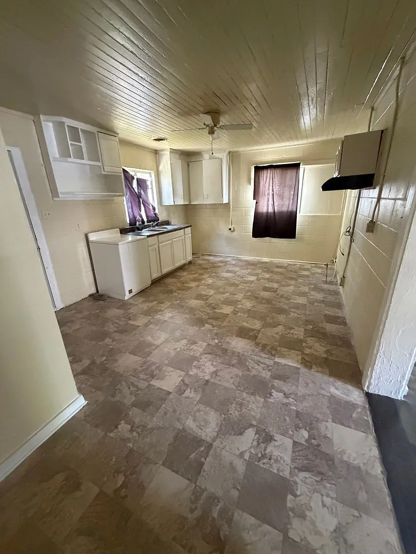 705 Harvey Street — Photo 2