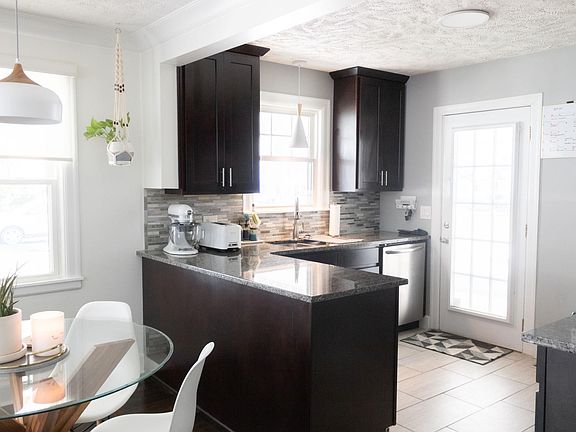 Kitchen fully-renovated in 2017 
Includes Washer, Fridge/Freezer, Oven + Microwave