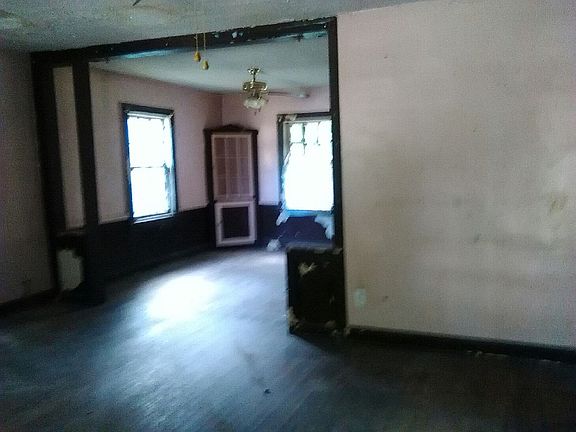 5th image of 5031 Euclid Ave