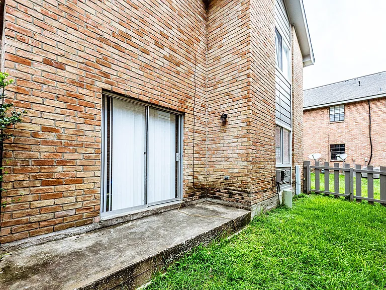 2404 Sycamore Ave #B2 — Photo 2
