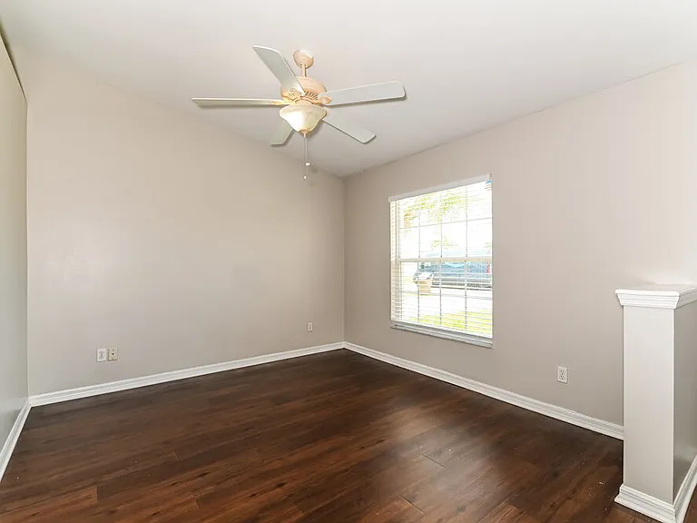 313 SE 26th Ter — Photo 14