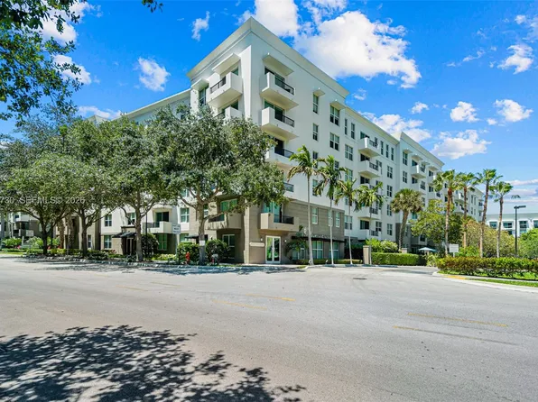 2421 NE 65th St APT 408, Fort Lauderdale, FL 33308