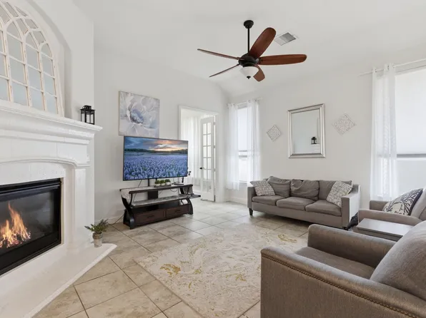 1408 Downing Dr, Aubrey, TX 76227