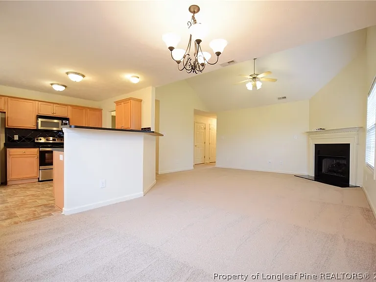 127 Blue Water Dr — Photo 4