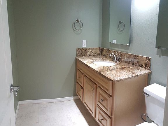 Downstairs 1/2 bathroom