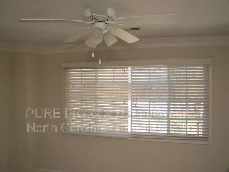 2 bed, 1.5 bath, 966 sqft, $1,499 — Photo 4