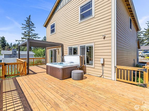 3rd image of 17127 Lakepoint Drive SE