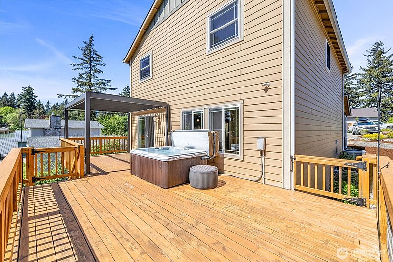 3rd image of 17127 Lakepoint Drive SE