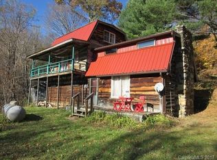 8907 Nc 261, Bakersville, NC 28705