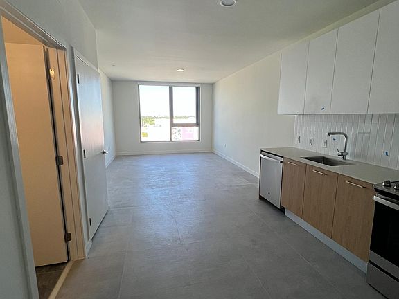 4th image of 1548 NW 26th St #401