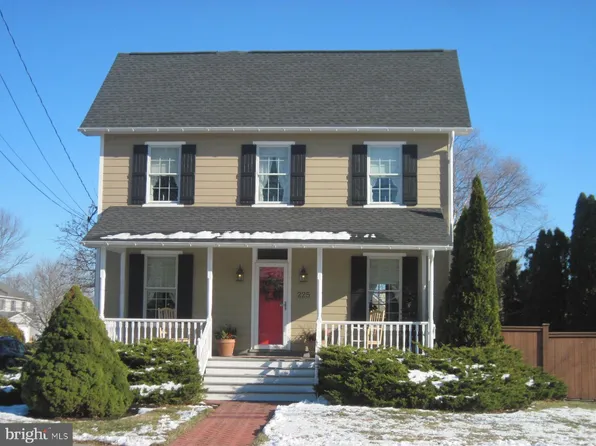 225 N Main St, Richlandtown, PA 18955
