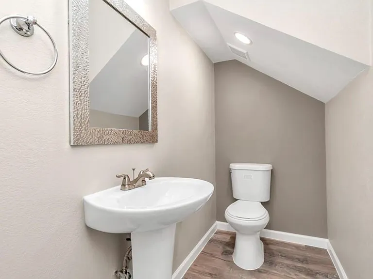 3404 Blodgett St — Photo 8