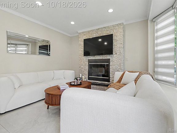 5th image of 546 Nightingale St