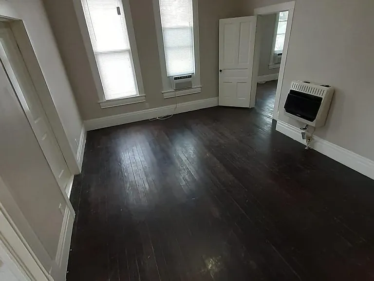 1710 Bolivar St — Photo 2