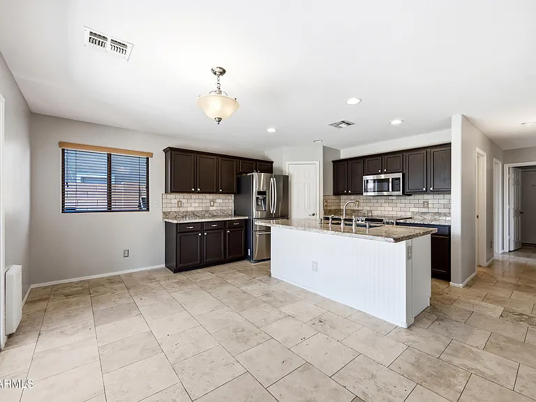 3289 E Waterman St — Photo 9