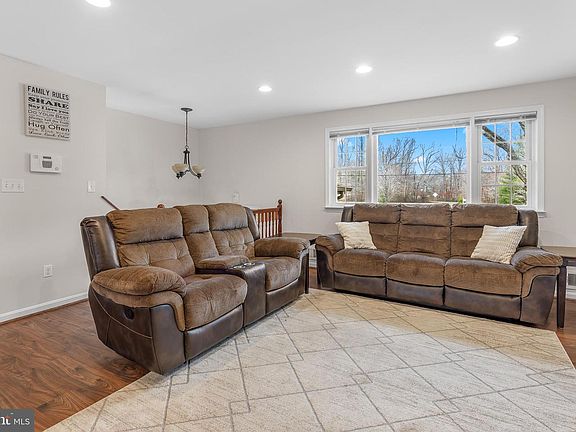 5th image of 411 W McKendree Rd