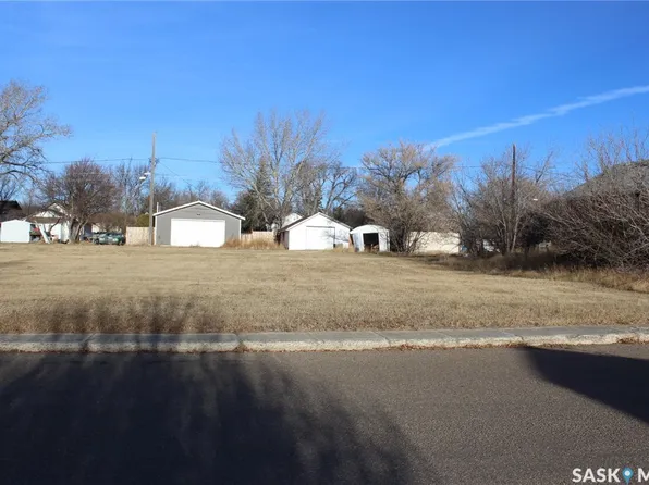253 2nd Avenue E, Shaunavon, SK S0N 2M0
