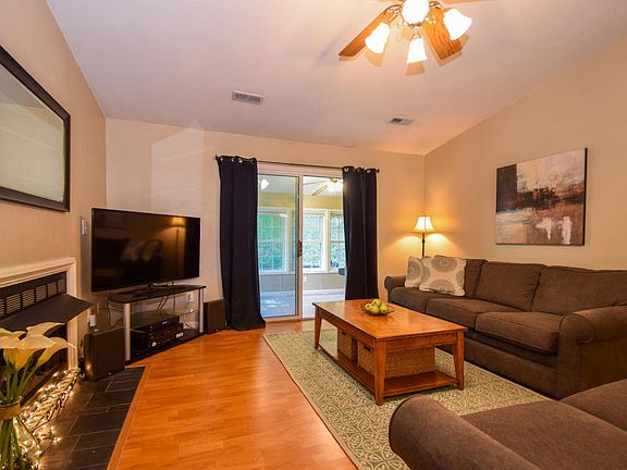 3rd image of 6976 Black Walnut Ct